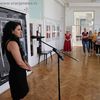 Aleksandra Ilić pred publikom u Galeriji NU. Foto Vranje News