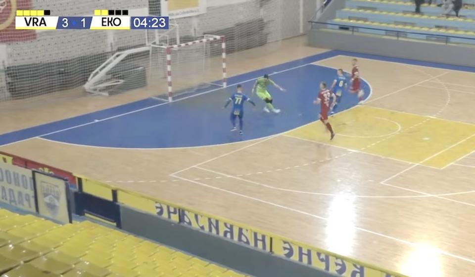 Stošić postiže svoj treći gol na utakmici. Foto printscreen YouTube (SportJug)