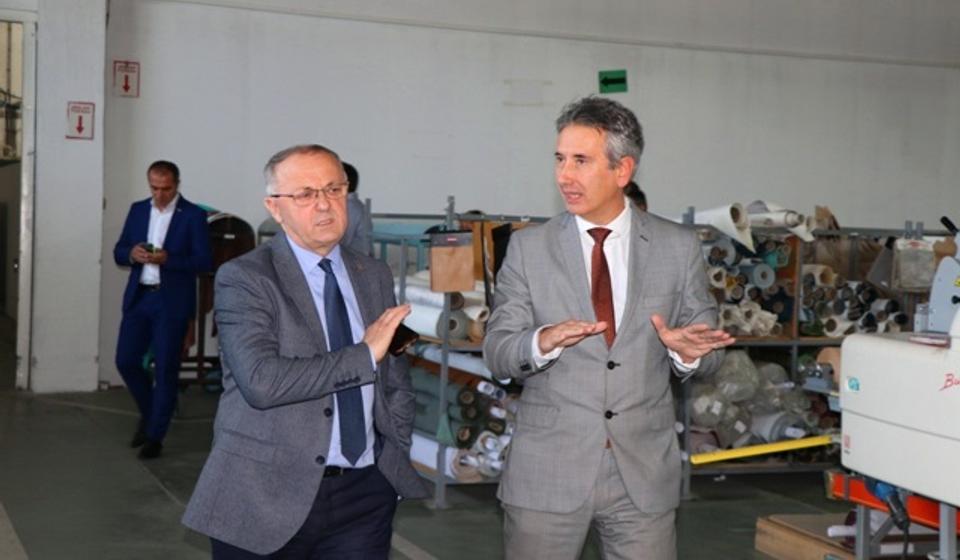 Disić sa gradonačelnikom Vranja Slobodanom Milenkovićem prilikom obilaska pogona. Foto VranjeNews