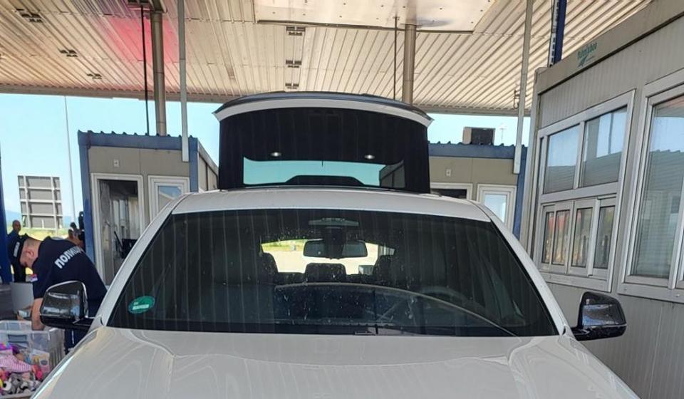 Zaplenjen i automobil. Foto UC