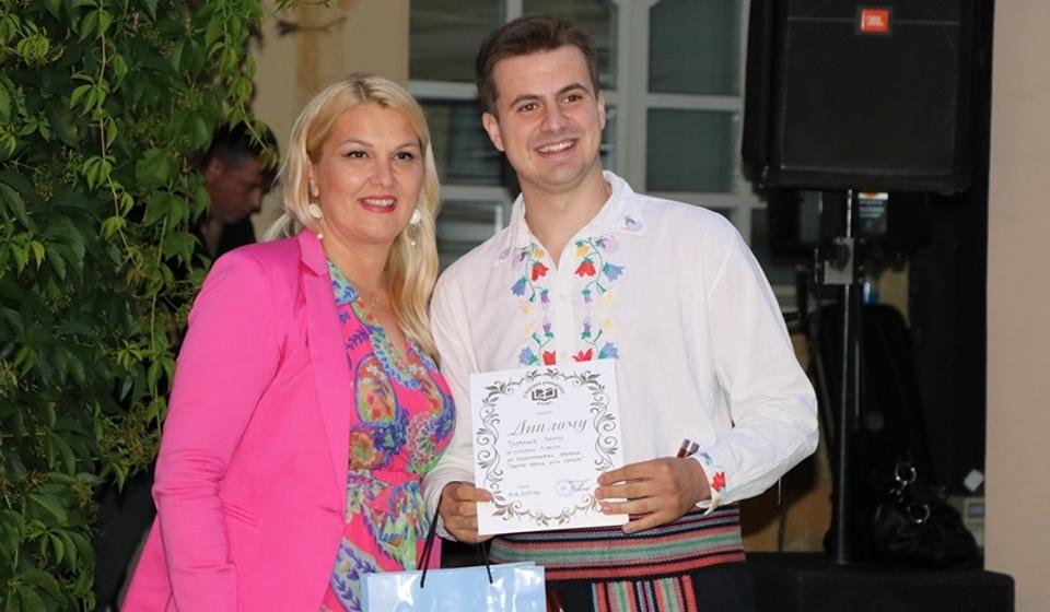 Lazar Đorđević iz Niša, najboji izvođač u kategoriji savremeno sviranje. Foto Vranje News