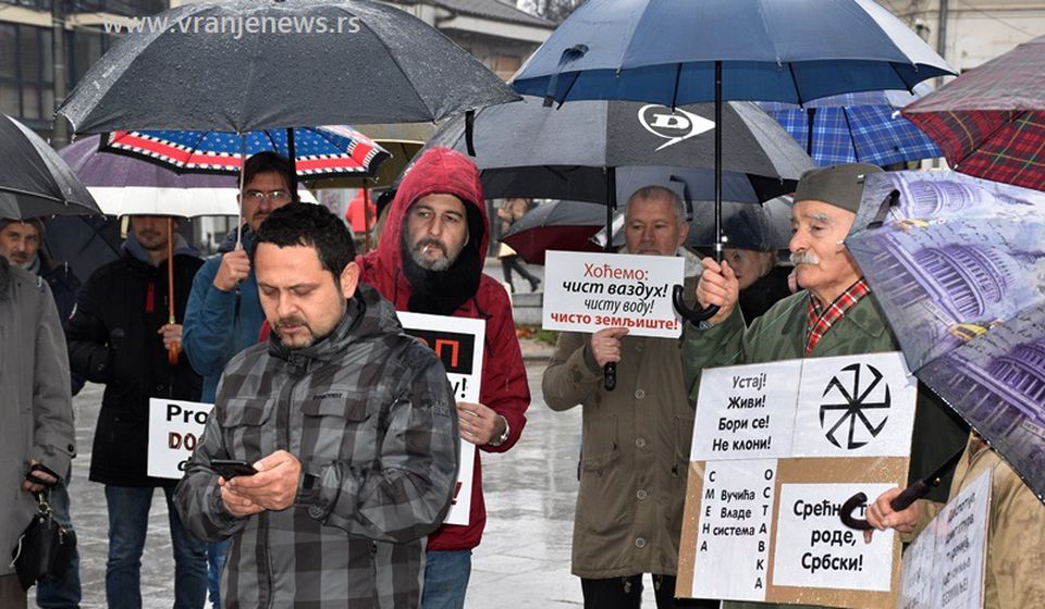 Dragan Antić govori na Eko protestu 12. decembra. Foto Vranje News