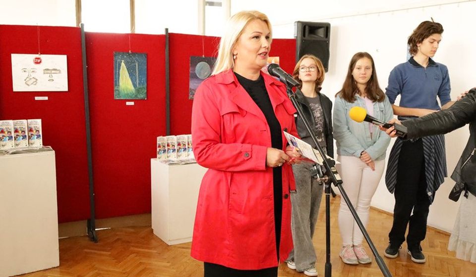 Gordana Dimitrijević, direktorka NU, na otvaranju izložbe. Foto Vranje News