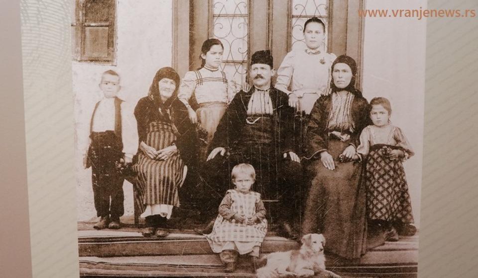 Porodica Karanfila Vasiljevića, Vranje (1900). Foto Vranje news