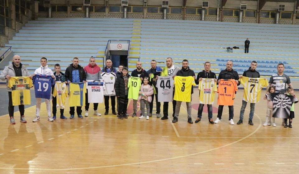 Zajednička fotografija na kraju humanitarne akcije za Vukana. Foto Vranje News