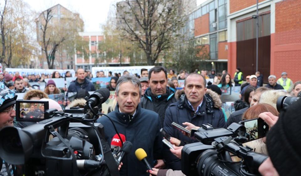 Hoće li opet u parlament: Mitrović (u sredini) i Bulatović (desno). Foto Vranje News
