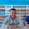Dragan Radojičić sa fudbalerom Sinišom Babićem. Foto FK Radnik