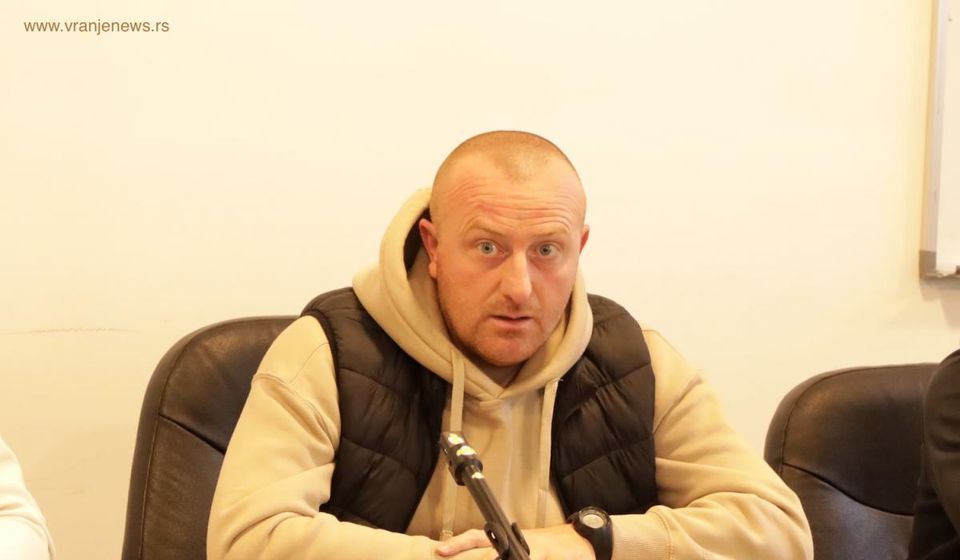 Marko Jovanović danas pred novinarima. Foto Vranje news
