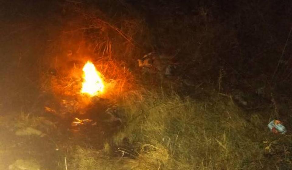 Varničenje kablova pretilo da izazove požar na putu prema Neradovcu. Foto Komunalna policija