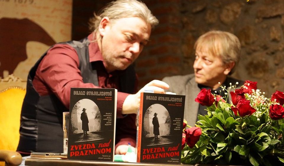 Detalj sa književne večeri Dejana Stojiljkovića na ovogodišnjim Borinim književnim danima. Foto Vranje News