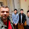 Laureati sa profesorom Vasićem i korepetitorkom Marijom Desković Stanojković. Foto privatna arhiva