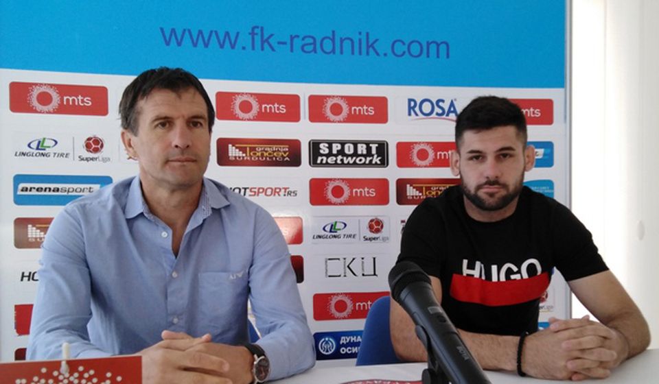 Trener Nenad Vanić (levo) i Milan Makarić na konferenciji za medije. Foto D. Mirčev