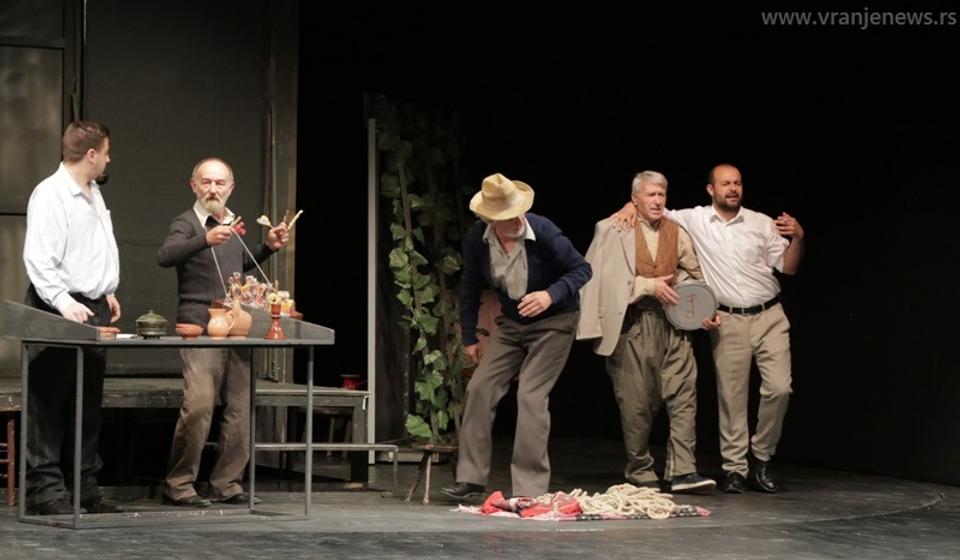 Detalj iz predstave Ludi Ljuba. Foto Vranje News