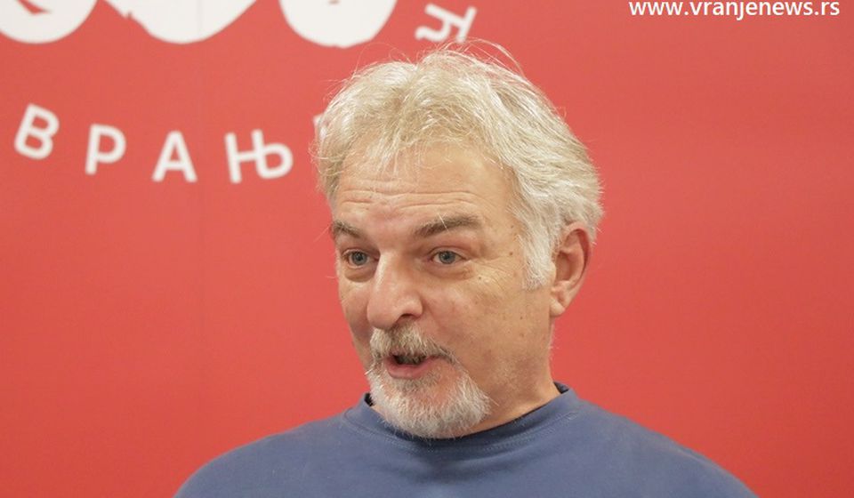Glumac Nenad Nedeljković, ovog puta u ulozi reditelja. Foto Vranje News