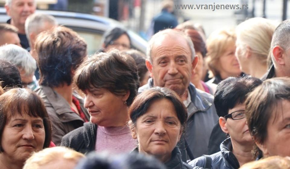 Detalj sa subotnjeg protesta ispred zgrade Gradske uprave u Vranju. Foto VranjeNews