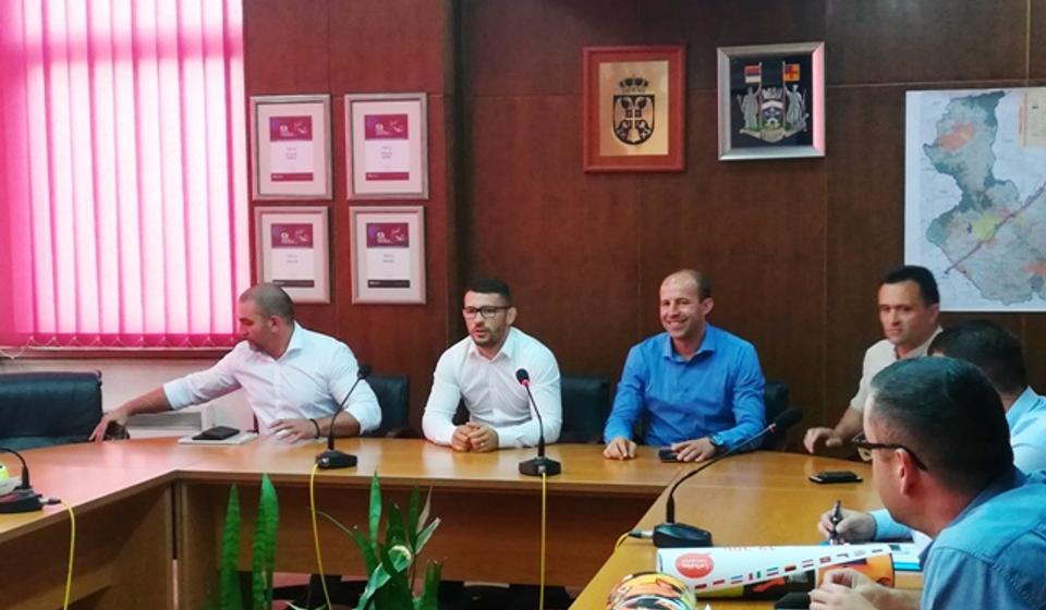Sastanak sa predstavnicima saveza Pčinjskog okruga. Foto VranjeNews