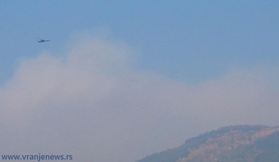 Helikopteri iznad Čestelina. Foto VranjeNews
