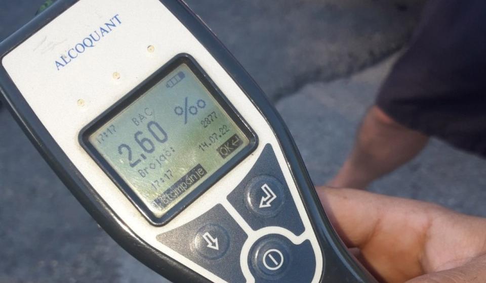 Od početka godine zbog alkohola iz saobraćaja isključeno 11.000 vozača više nego u 2021. Foto ilustracija MUP