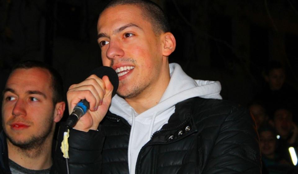 Bogdan Ilić aka Baka Prase na prednovogodišnjem nastupu u Vranju. Foto VranjeNews