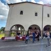 Vernici danas ispred pravoslavnog hrama Svete Trojice u centru Vranja. Foto Vranje News