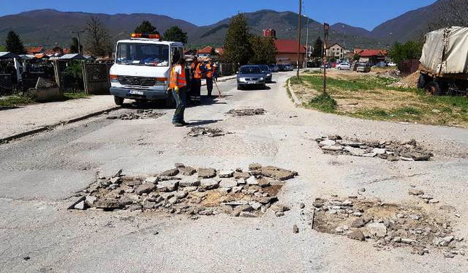 Upućen poziv građanima da prijave oštećenja na kolovozu. Foto www.vranje.org.rs