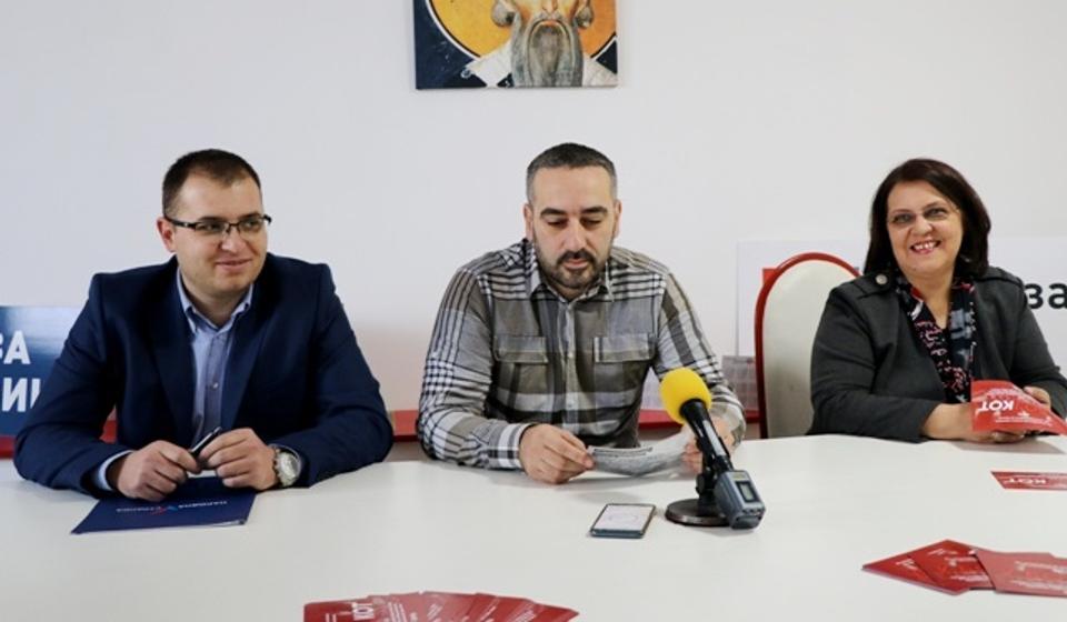 Čvrsto opredeljeni za bojkot: Đorđe Ristić, Milan Mihajlović i Nela Dimitrijević na konferenciji za medije. Foto VranjeNews