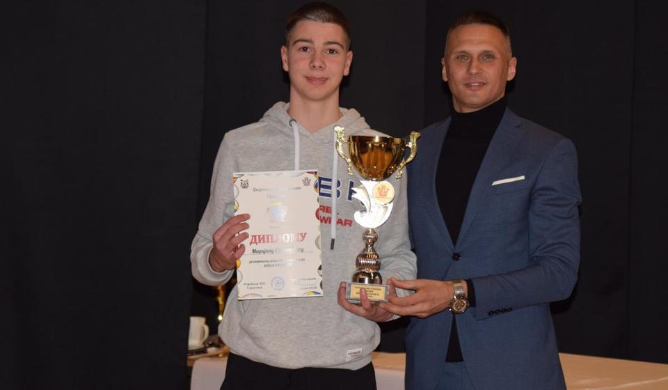 Mladi košarkaš Marijan Stanković najbolji školski sportista. Foto D. Mirčev