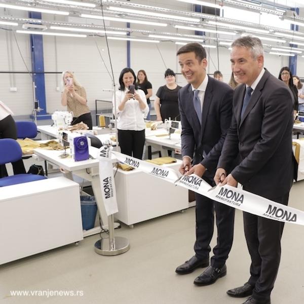 Zakupodavac je rođeni brat Tome Mone: Uroš Momirović (levo) na otvaranju pogona 