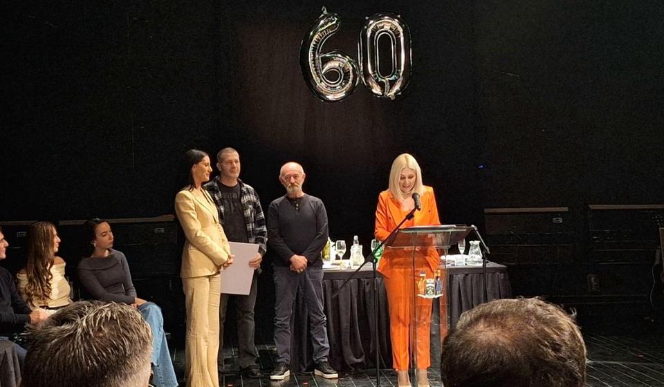 Nagrađeni članovi kolektiva povodom Dana pozorišta. Foto Vranje news