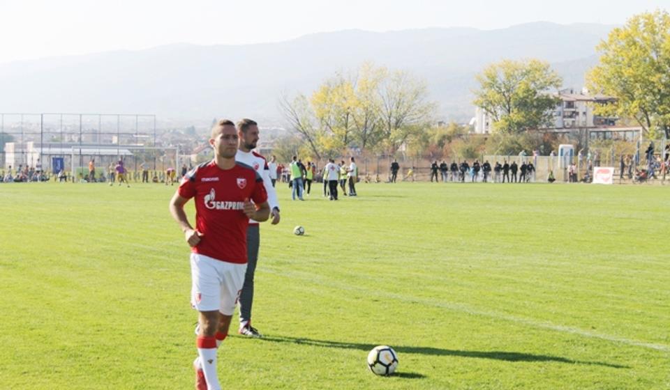 Zagrevanje Simića koji je na poluvremenu zamenio Stojiljkovića. Foto VranjeNews