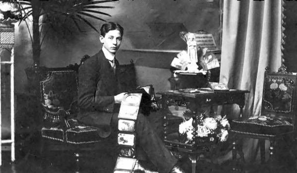 Toma u svom ateljeu. Foto Pepek (ustupila B.M. - Fejsbuk grupa Staro Vranje)