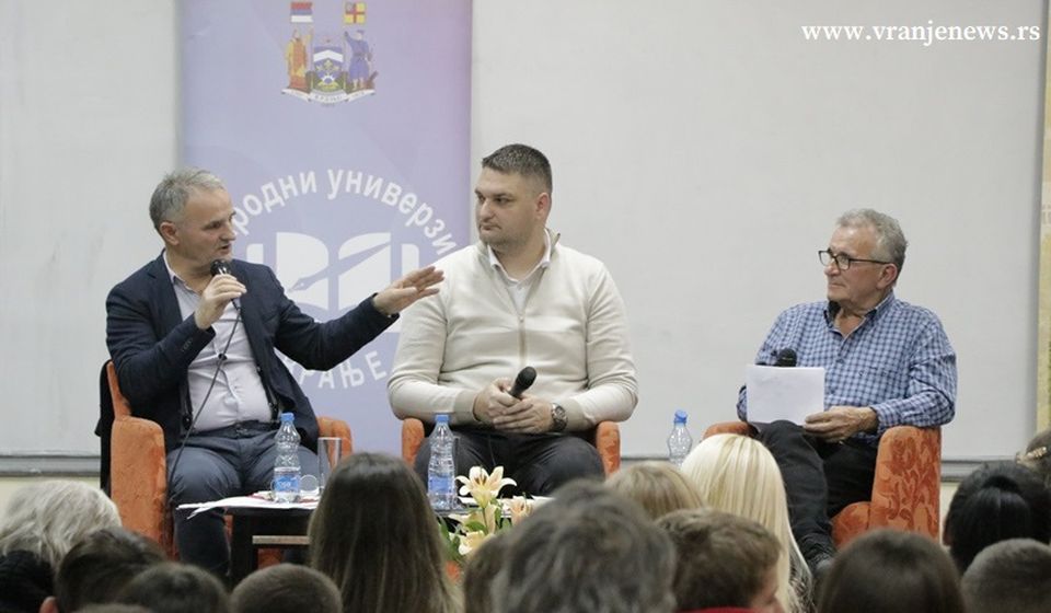 Sa književne večeri Todeta Nikoletića i Miroslava Kokošara. Foto Vranje News