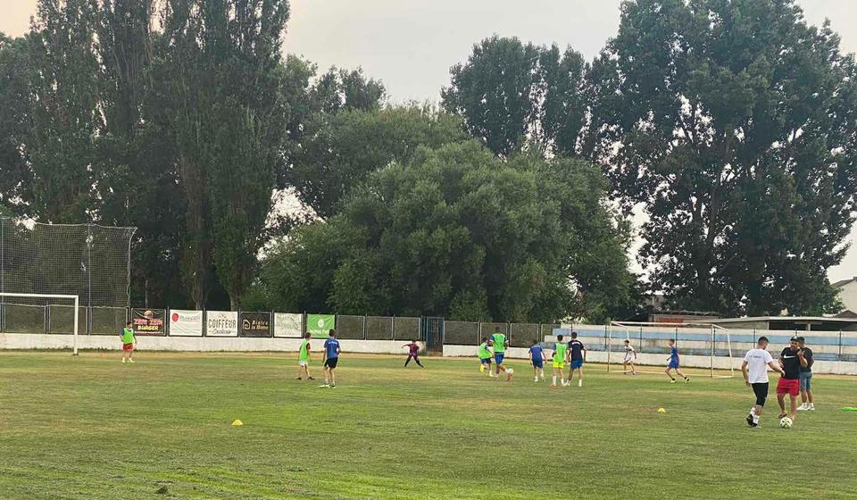 Prvenstvo u nedelju počinje i za debitante iz Velikog Trnovca, lanjske prvake Pčinsjke okružne lige. Foto KF Ternoci (Fejsbuk)