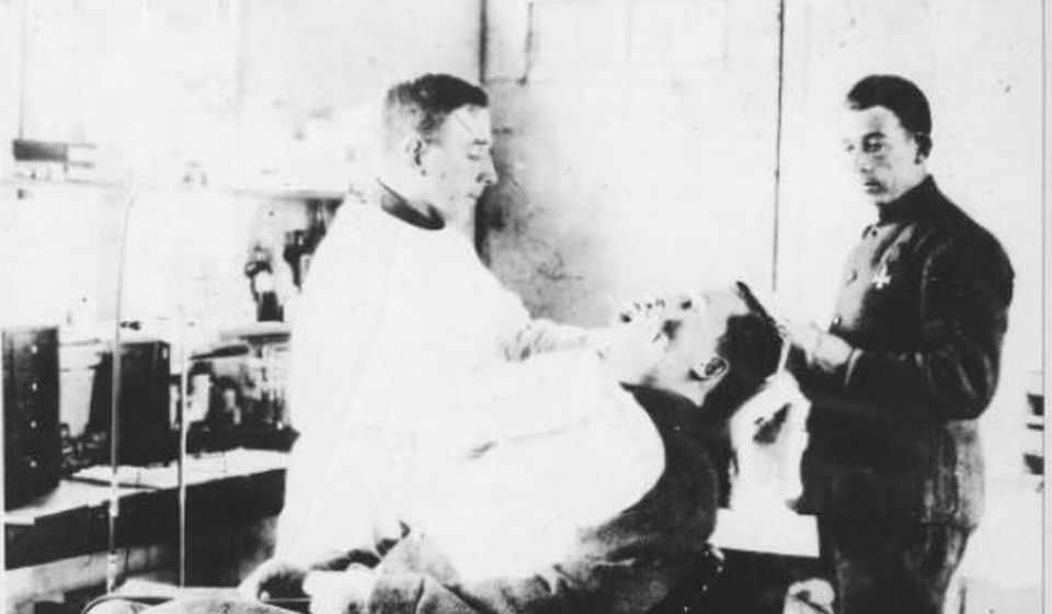 Amerikanac dr George W. McAlvey prvi stomatolog u Skoplju 1918. Foto arhiva Tomislava R. Simonovića
