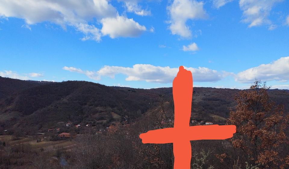 Ovde bi trebalo da bude krst. Foto meštani sela Barbace