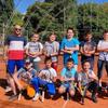 Mladi vranjski teniseri sa licenciranim ATP trenerima Đorđetom Merdžijevićem i Milošem Antićem. Foto DSM akademija