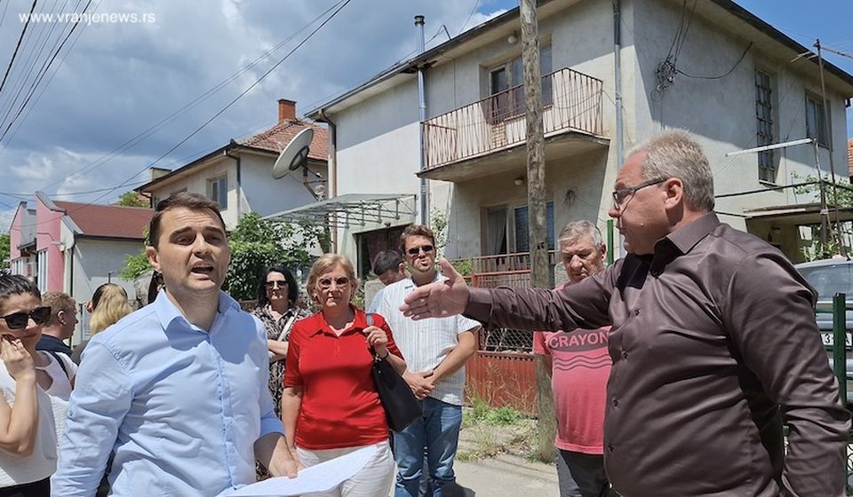 Detalj iz Ulice Milunke Savić u vreme održavanja press konferencije. Foto Vranje news