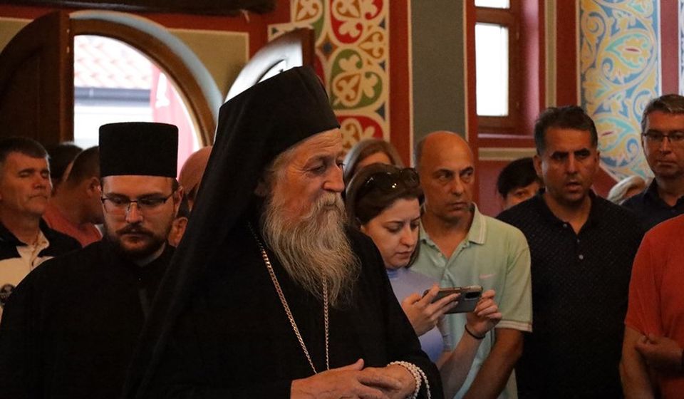 Vladika nedavno prilikom dočeka moštiju Svetih prepodobnomučenika Rmanjskih u Svetonikolskom manastiru. Foto Vranje News