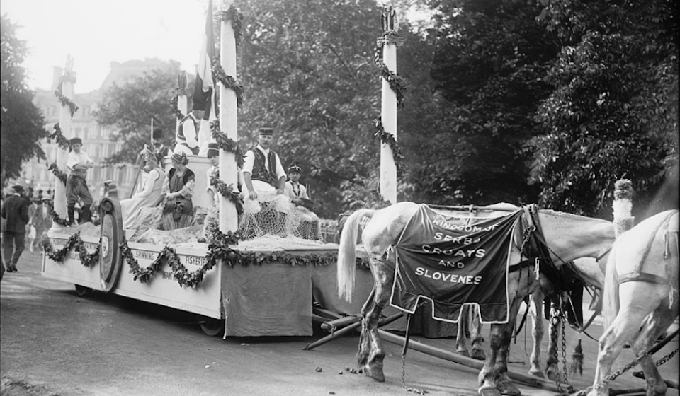 Povorka Slovena u Vašingtonu prilikom razvijanja jugoslovenske zastave u Vašingtonu 4. jula 1918. Foto arhiva T.S.