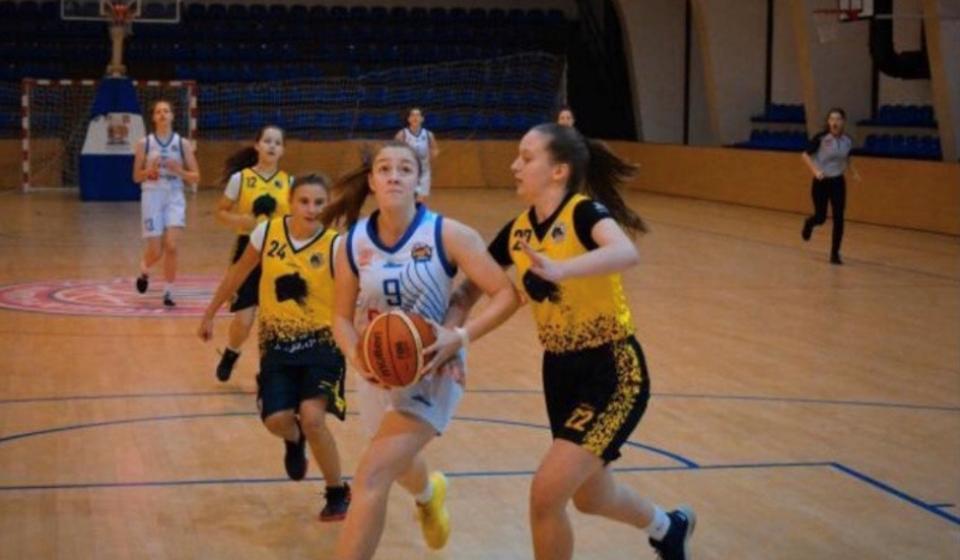 Jana u žutom dresu sa brojem 22. Foto lična arhiva