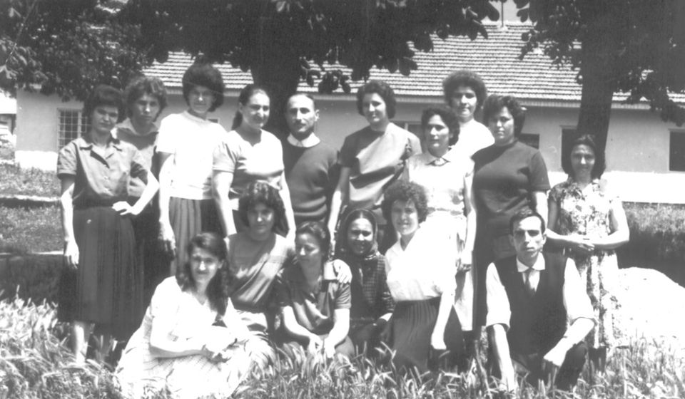 Polaznice trećeg i četvrtog razreda Škole za obrazovanje odraslih sa nastavnicima 1978. godine. Foto NU