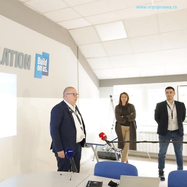 Direktor Branislav Popović u današnjem susretu sa novinarima. Foto Vranje news