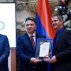 Uručenje nagrade načelniku Gradske uprave Dušanu Aritonoviću. Foto Grad Vranje