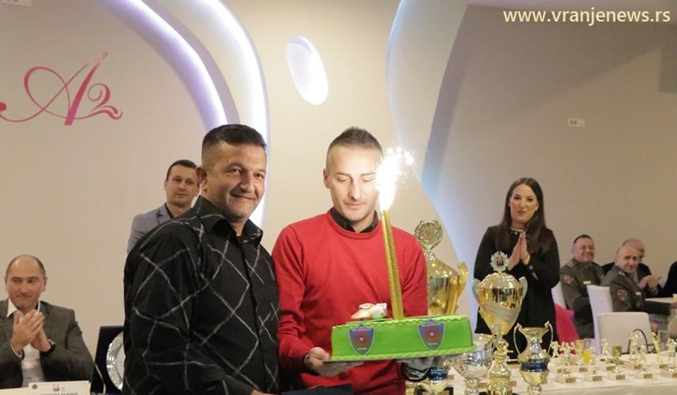 Osmanoviću za rođendan poklon iznenađenja. Foto Vranje News