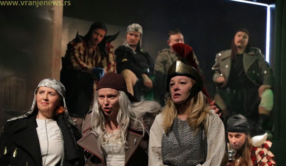 Detalj iz predstave Okamenjeno more vranjskog teatra koja je premijeru doživela ove sezone. Foto Vranje News