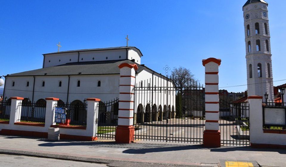 Ne pamti se: zamandaljena vrata Sabornog hrama Svete Trojice na Lazarevu subotu. Foto Vranje News