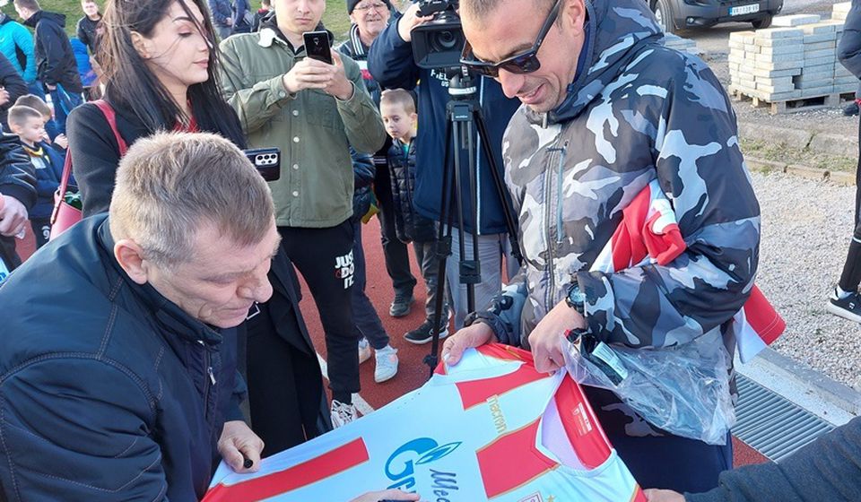 Miloš Šestić prilikom prošlogodišnjeg gostovanja u Vranju sa veteranima Zvezde. Foto Vranje News