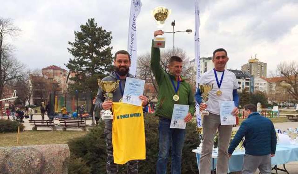 Saša Ćuković (levo) napravio je veliki uspeh u Nišu. Foto AK Vranjski maratonci