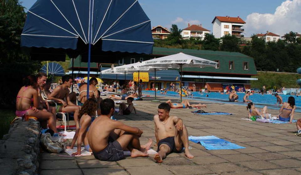 Prvi ovosezonski dani na hanskom bazenu. Foto opština Vladičin Han