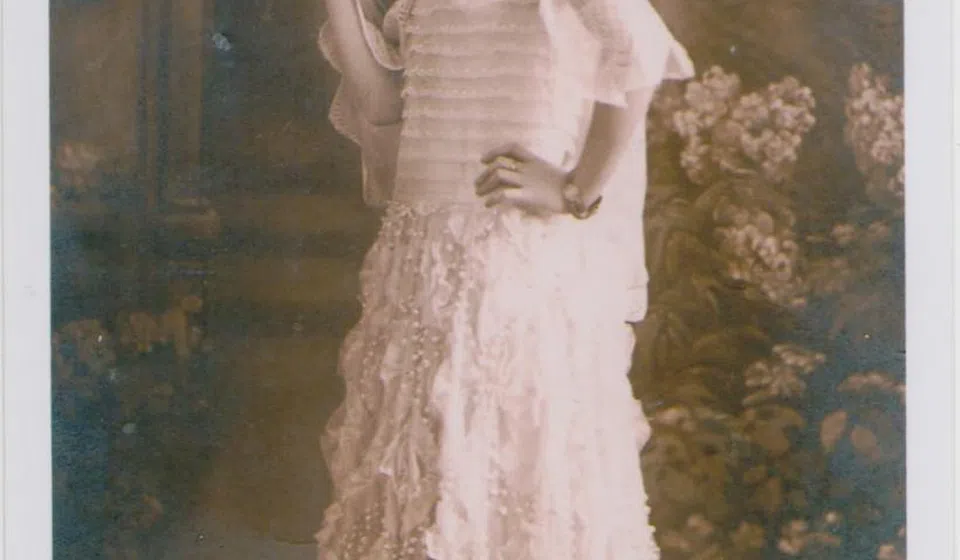 Nadežda Hristić, kći Aleksanda Hristića, udata za dr Borislava Petrovića, fotografiju ustupio glumac Branko Mitrović (originalna fotografija Atelje pepek, Vranje). Klik na fotografiju za puni prikaz